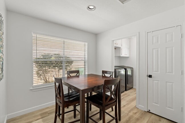 Building Photo - 14526 Chestnut Falls Dr