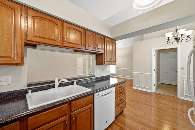 Building Photo - 3013 Redbud Ct