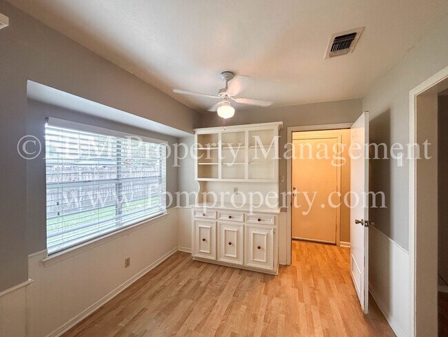 Building Photo - 1700 Charlottesville Dr