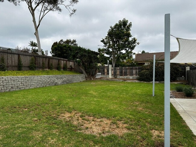 Building Photo - Fully Remodeled Single-Level Encinitas Gem...