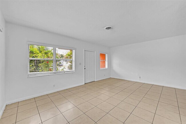 Building Photo - 1218 NW 6th Ave