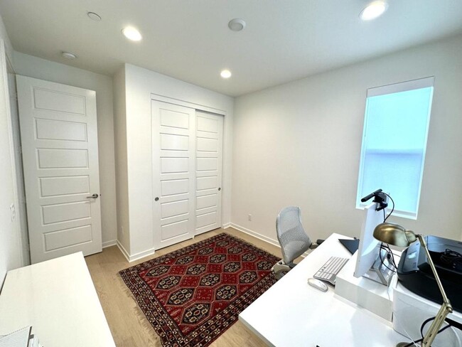 Building Photo - 49 Sanctuary Ln