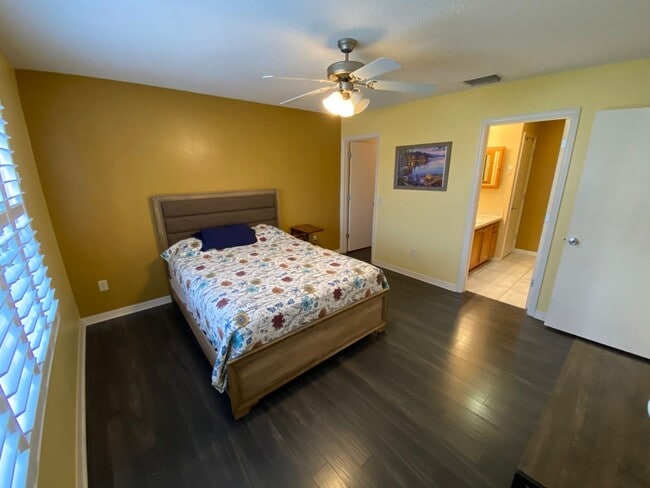 Building Photo - SEASONAL RENTAL or ANNUAL LEASE in The Village of Duval 2 Beds, 2 Bath + den home, Pets OK.