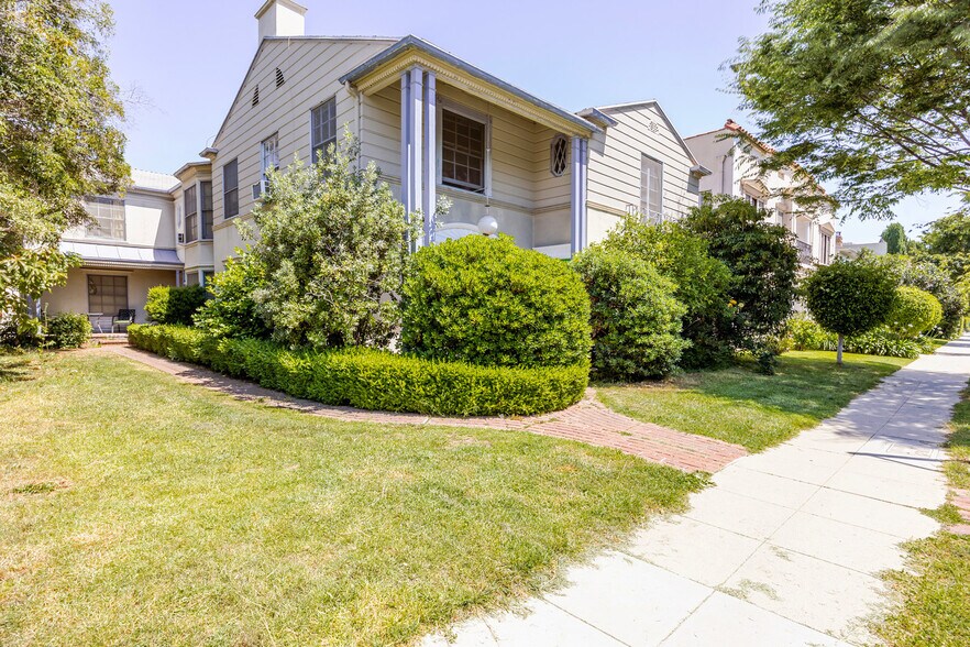 Building Photo - 136 S Roxbury Dr