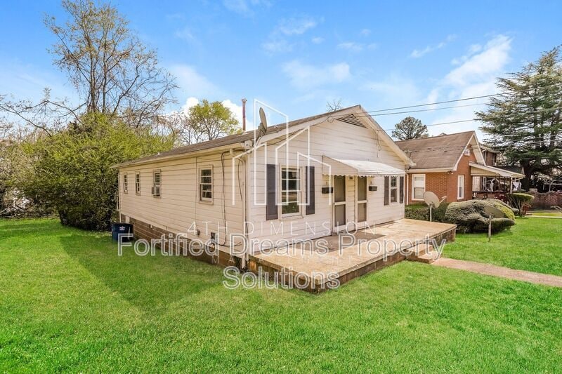 Building Photo - 225 N Jackson Ave