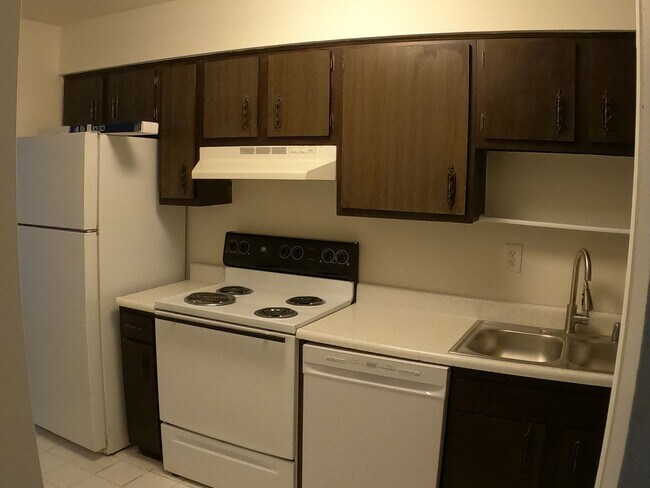Building Photo - 7010 Wildwood Cir