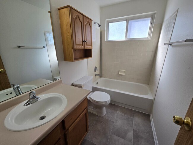 Building Photo - Single family home in Cul-De-Sac