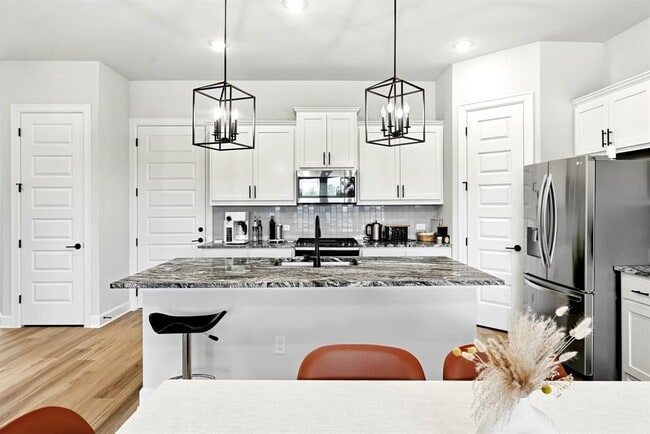 Building Photo - 2702 Sebring Cir
