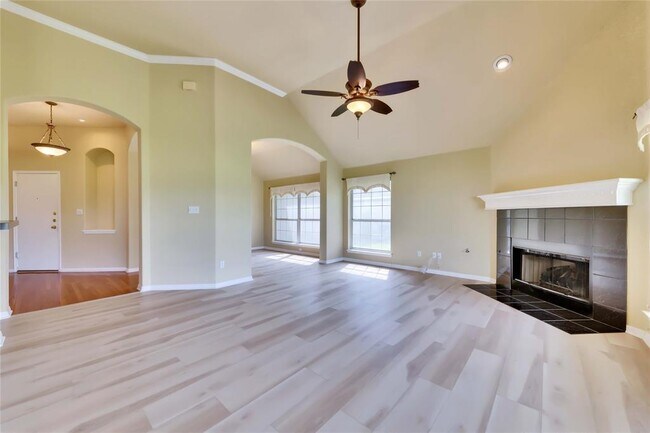 Building Photo - 2721 Butler National Dr