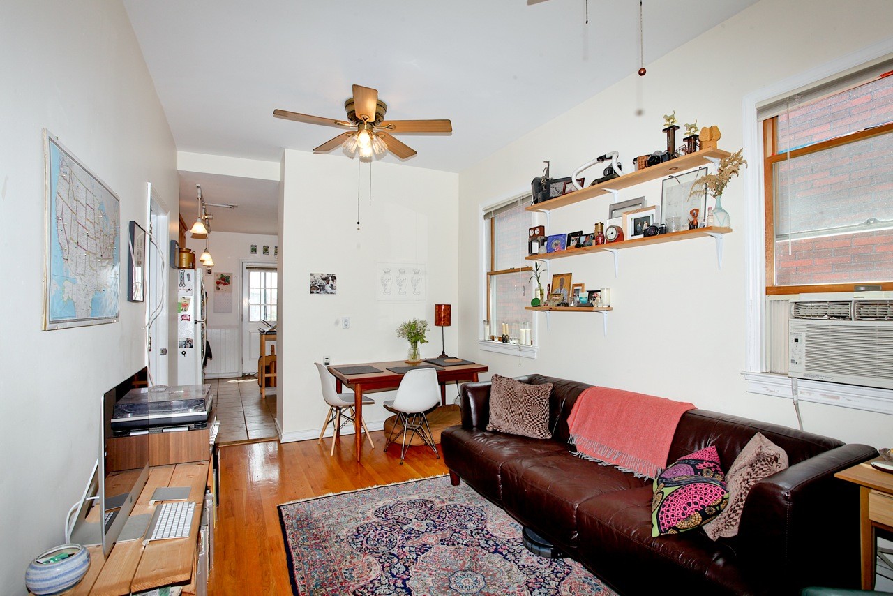 Living room - 314 Greenwood Ave