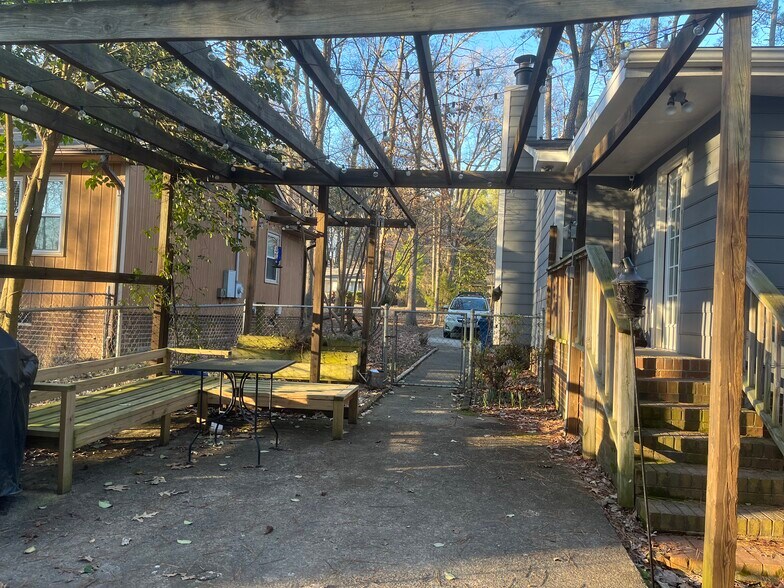 Building Photo - 2119 Strebor St