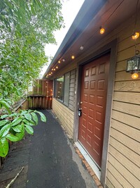 Building Photo - Great 2bd/1bth Duplex in the South Hills ~...