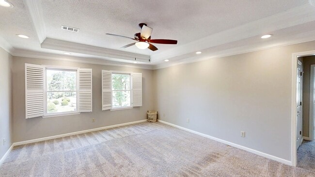 Building Photo - 4130 Knollcrest Cir N