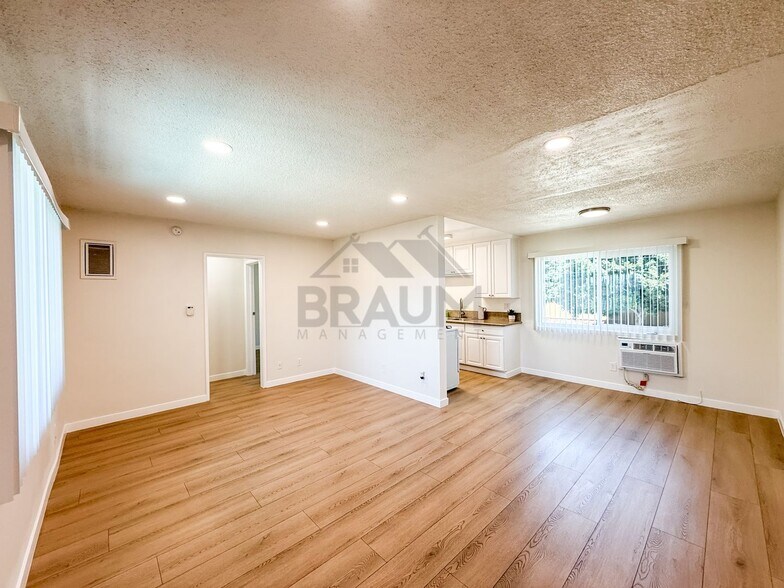 Building Photo - 6336 Tujunga Ave