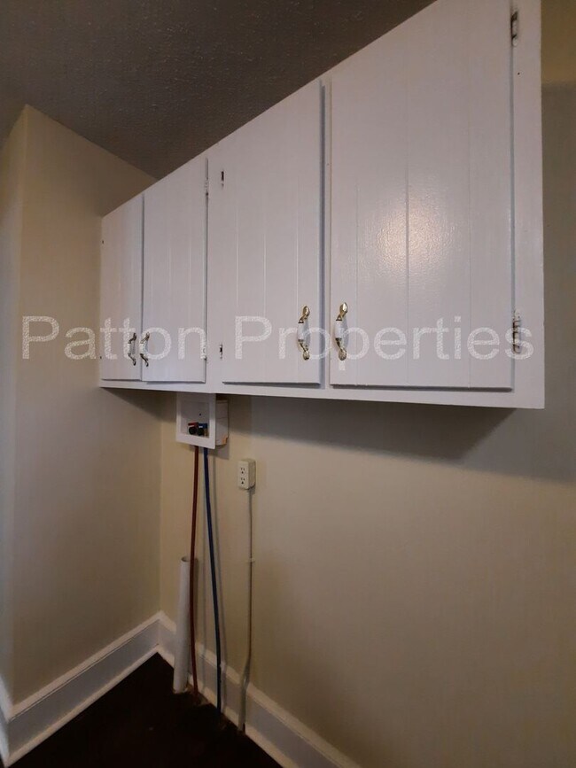 Building Photo - College Place Home