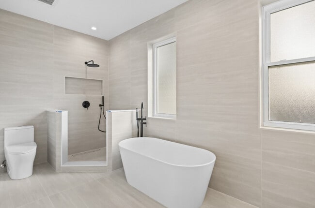 Building Photo - 2201 N 74th Ct