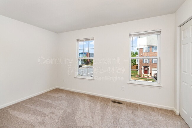 Building Photo - 45425 Clarkes Crossing Square