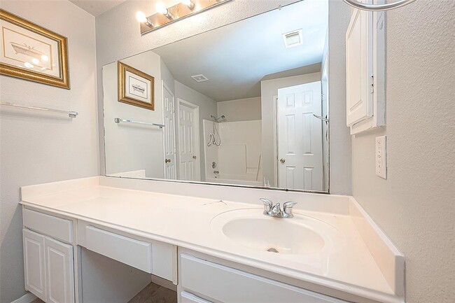 Building Photo - 1202 Sabine Brook Way