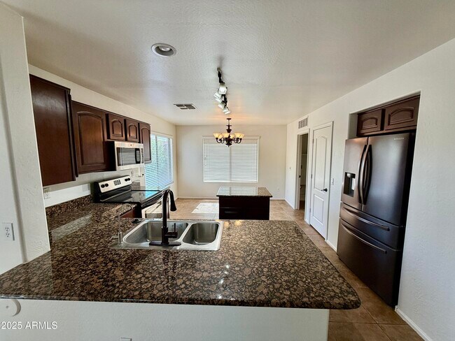 Building Photo - 40812 W Thornberry Ln