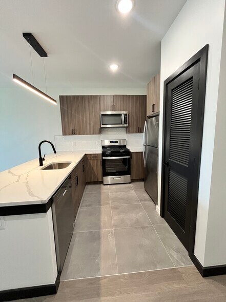 132 Mallory Ave 506 - 138 Mallory Ave