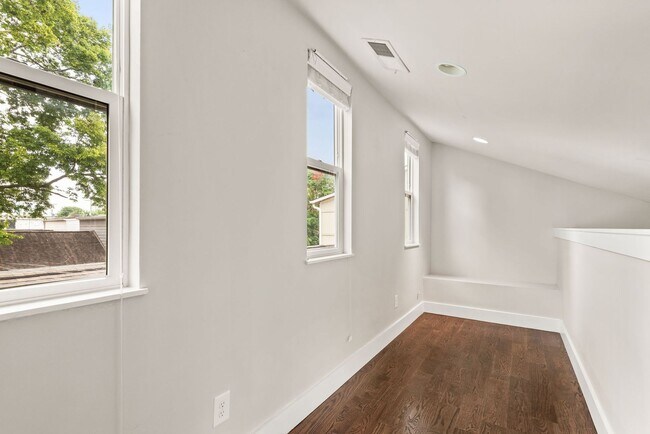 Building Photo - 1724 6th Ave N