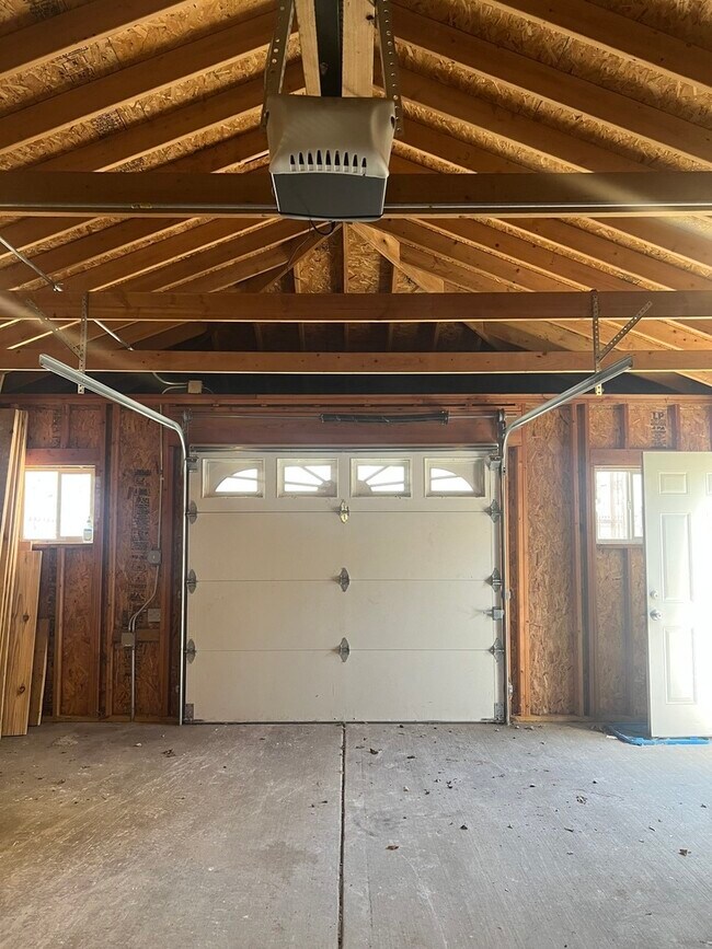 Building Photo - 10642 S Calhoun Ave