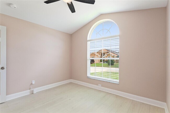 Building Photo - 723 Glenco Dr