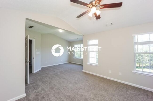 Building Photo - 877 Terance Ave