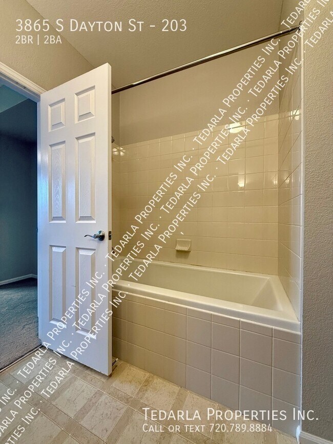 Building Photo - 3865 S Dayton St