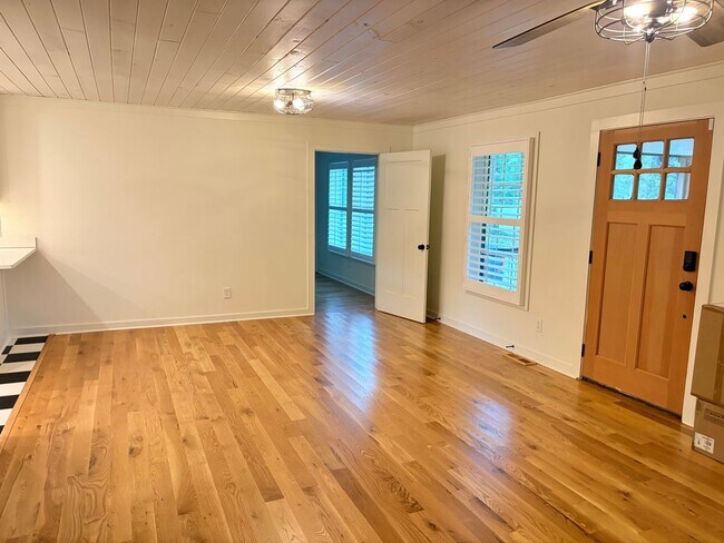 Building Photo - Renovated Ranch in Oconee County