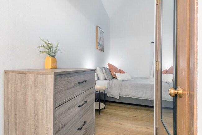 Dresser & full body mirror - 515 Donofrio Dr