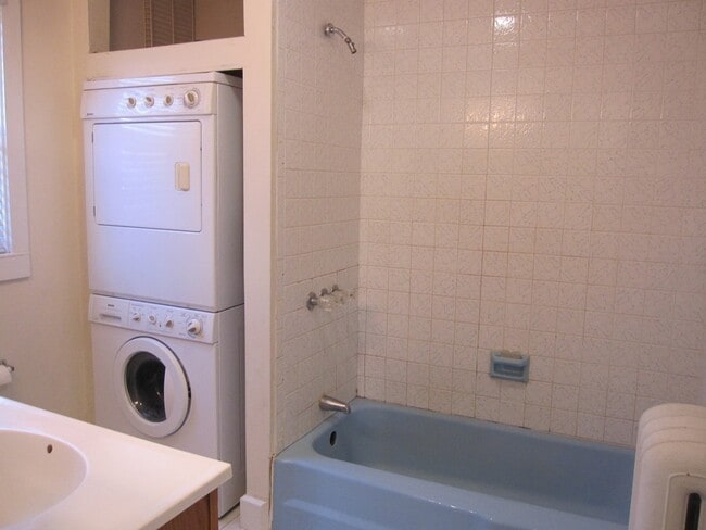 Building Photo - 41 Richwood St