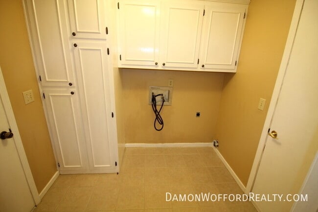 Building Photo - 308 Longmeadow Ct N