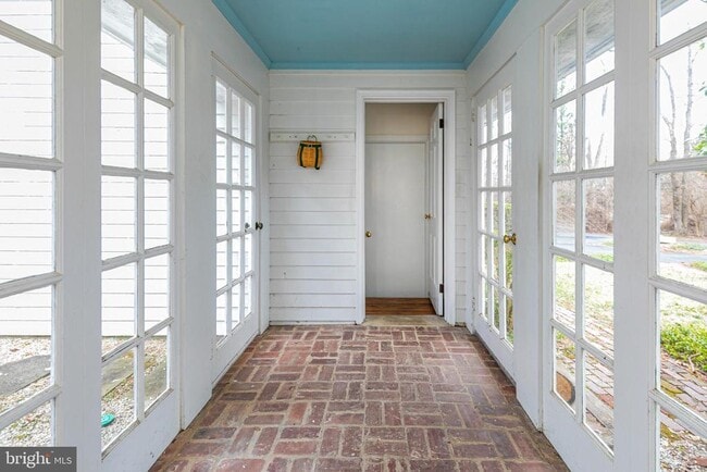 Building Photo - 607 Rosedale Rd