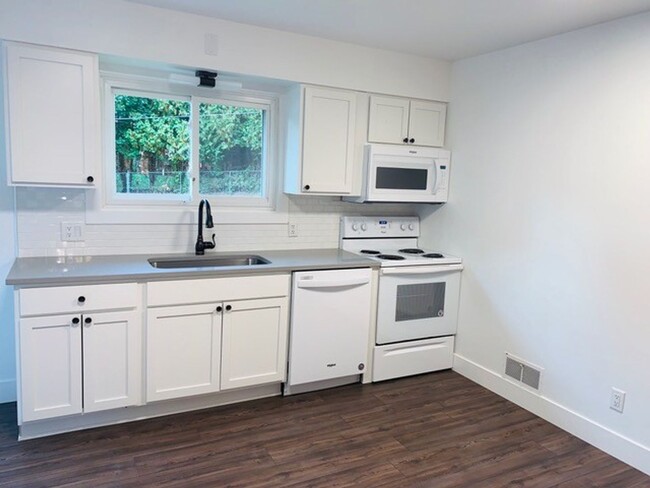 Building Photo - 953-955 Drexel Dr. NE