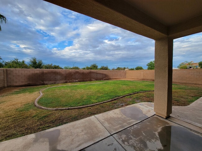 Building Photo - 3562 E Meadowview Dr