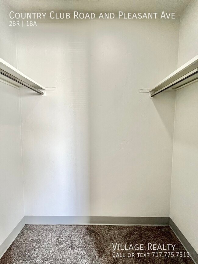 Building Photo - 605 Country Club Rd