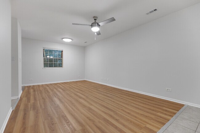 Building Photo - 27 N Victoria Ln