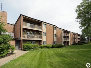 Eagle Apartments In Elk Grove Village Eagle Apartments In Elk Grove Village