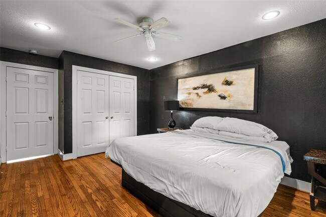 Building Photo - 3312 Greenbriar Dr