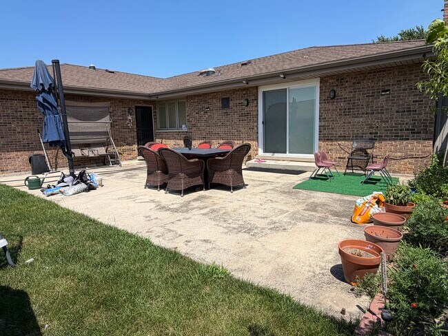Building Photo - 15558 Larkspur Ln