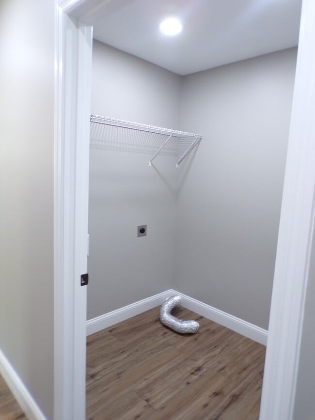 Building Photo - 533 Anton St