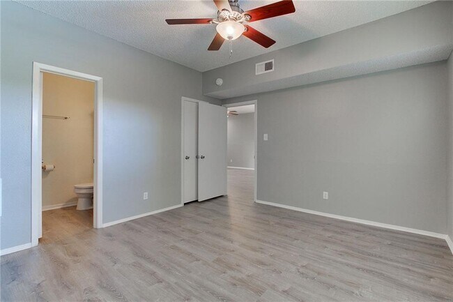 Building Photo - 808 W 29th St