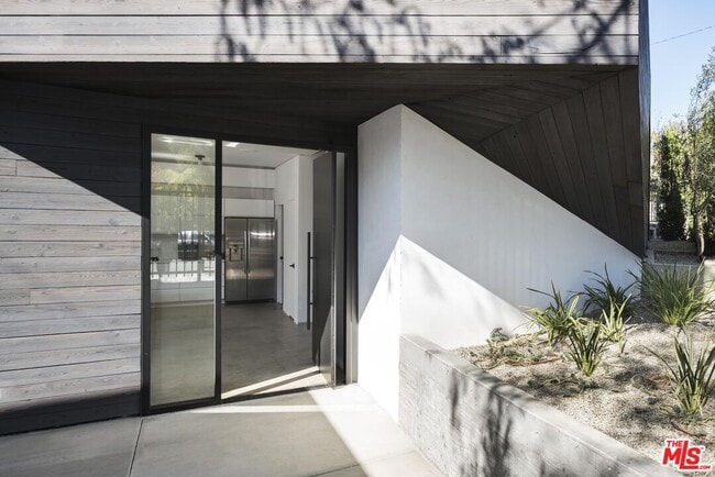 Building Photo - 855 Hilldale Ave