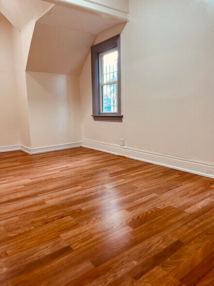 Building Photo - 291 Wohlers Ave