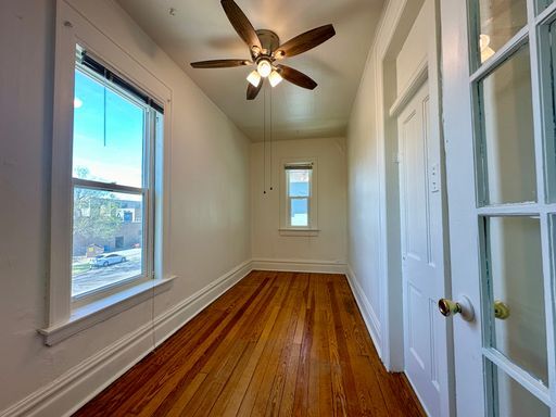 Building Photo - Charming Second Floor Unit with Off-Street Parking