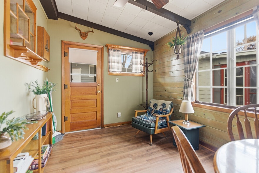 back entryway - 1144 Madison St