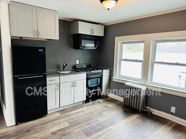 Building Photo - 301 E 9th Ave