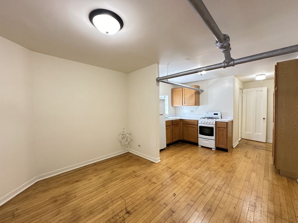 Building Photo - 2629 W Ainslie St