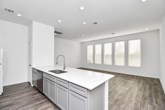 Building Photo - 5535 Holly Hvn Ct